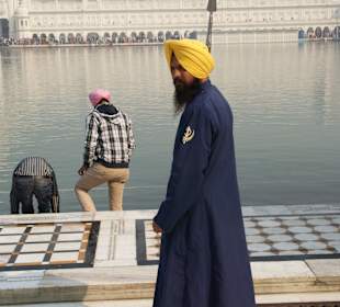 Nihangs - Aufseher im Tempel