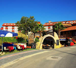 Dennis-Restaurant-Bar