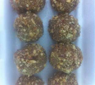 Ladu - sweet coconut balls - 100 Baht