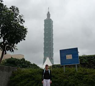 Der 101 überragt alle anderen Gebäude deutlich