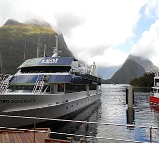 Schiffsanleger mit Infocenter