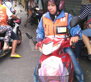 In BKK mit dem Motorrad Taxi am Stau vorbei