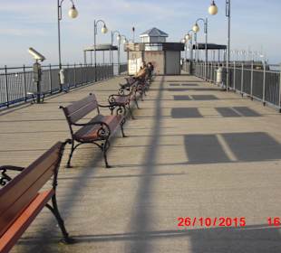 Sitzmöglichkeiten auf der Seebrücke