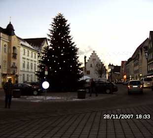 Marktplatz mit hist. Gebäude Ballenhaus Schongau