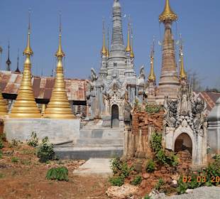 Indein mit seinen verschiedenen Stupas