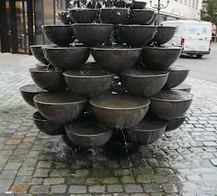 Der Schalen-Kaskaden-Brunnen oder Schüsselbrunnen