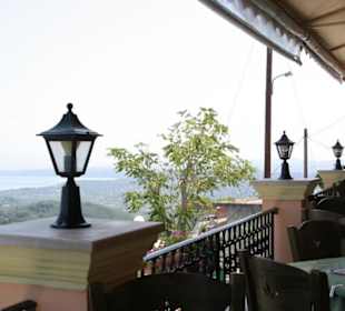 Aussicht von der Taverne in Chlomos