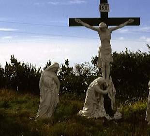 Kreuzanbetung vor der Kirche von Claddagduff