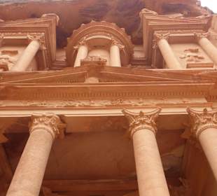 Ca. 40 m hoch, das "Schatzhaus des Pharao"