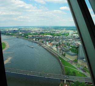 Vom Rheinturm runter verschiedene Fenster