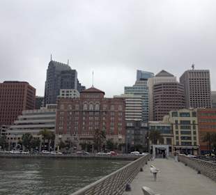 An den Piers, in Nähe des Hotels