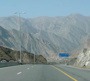 Ausfahrt aus der Stadt - rein in die Wüste