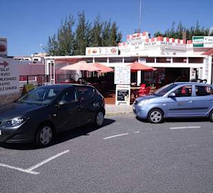 Direkt im Kreisel der Tankstelle