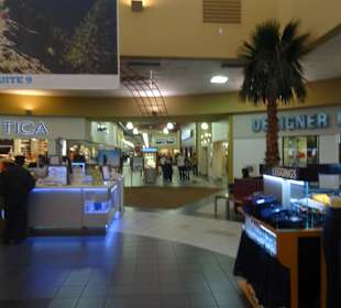 Überdacht, klimatiseirt, da macht Einkaufen Spaß.