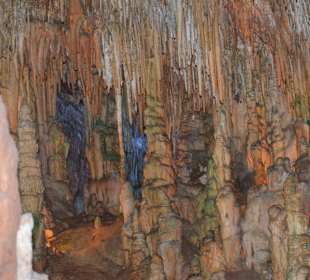Stalaktiti und Stalagniti