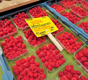 Rundgang durch die Markthalle am Carlsplatz