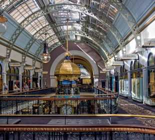 Die goldene Uhr. Obere Ebene