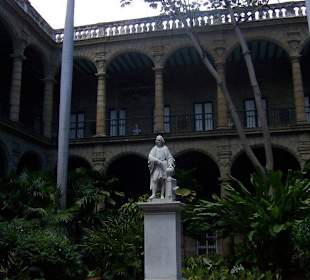 Statue v. Chr. Columbus im Park
