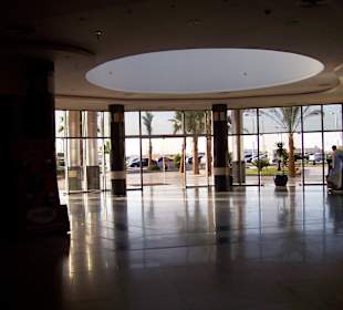  Eingangsbereich der Senzo Mall