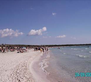 Sauberer Strand, kristallklares Wasser