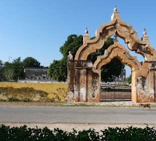 Malerischer Haupteingang zur Hacienda