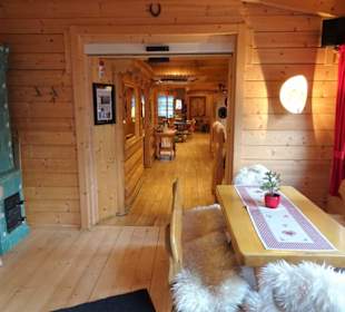 In den Gasträumen der Südtiroler Hütte