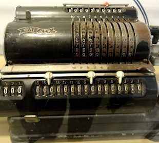 Im Konstruktionsbüro einer Werft