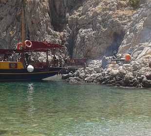 1. Halt, die Crew bereitet das BBQ zu