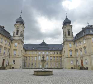 Blick vom Schlosshof auf Schloss Werneck