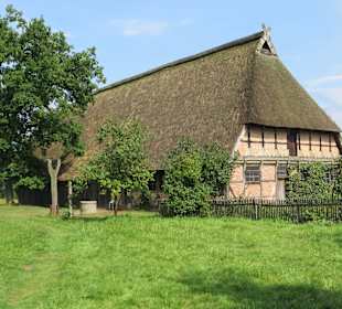 Heidehof mit Obstbaumwiese