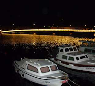 Zadars Hafen bei Nacht