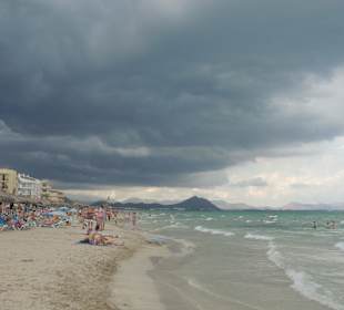 Czarne chmury nad Can Picafort