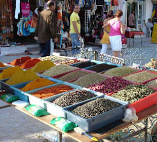 Gewürze auf dem Markt von Midoun