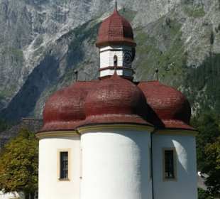 Blick vom Königssee zur Kirche St. Bartholomä