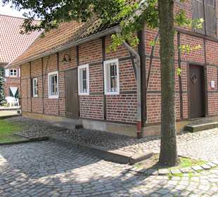 Brotbacken im historischen Backhaus in Asbeck