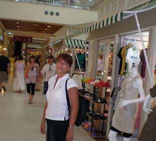 Shops im Market Village