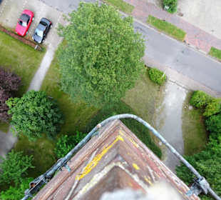 Blick vom Wasserturm in die Tiefe