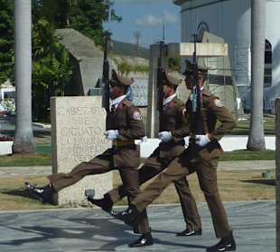 Wachablöse für das Grab Jose Marti
