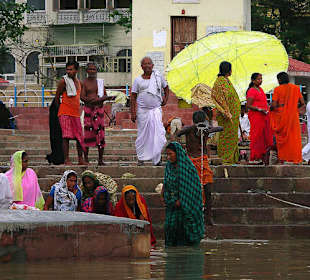 Widok na ghaty z Gangesu