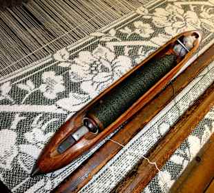 Webstuhl mit Muster-Tuch