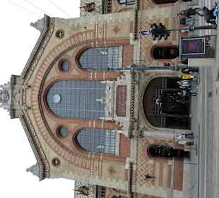 Außenansicht von der großen Markthalle