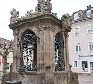 Bei einem Bummel über den Marktplatz von Rastatt