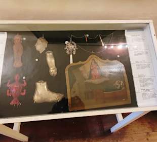 Am Eingang gleich Dokus