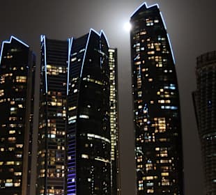 Abu Dhabi bei Nacht