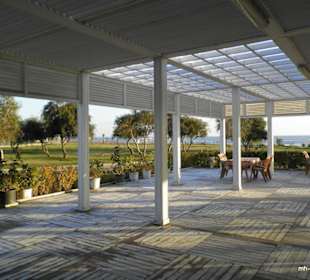 Terrasse Ostseite mit Blick zum Halkplaji