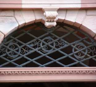 Reich an Verzierungen