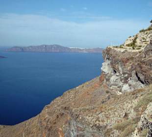 Es geht stetig leicht bergauf - Thirassia im Blick