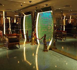 Wartebereich vor Skyview Bar