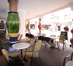 Sitzplätze im großen Innenhof