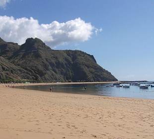 Strandtag  in Teneriffa Las Teresitas-Strand